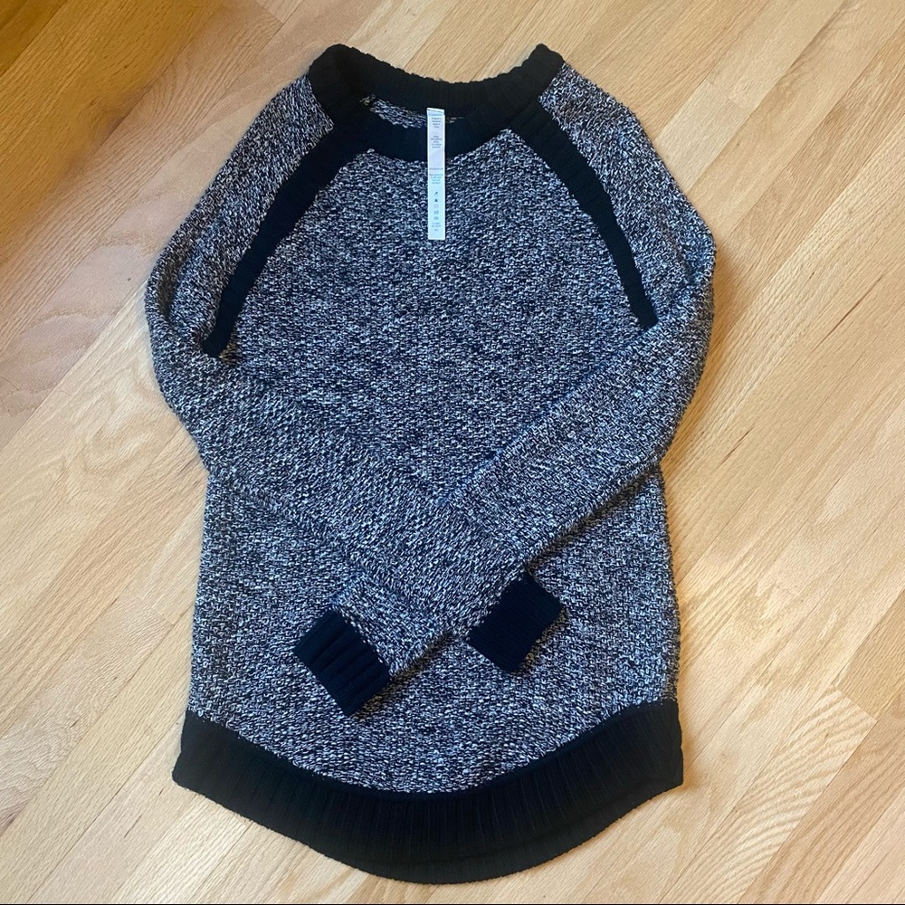 Lululemon black and white long sleeve sweater. Size 4.